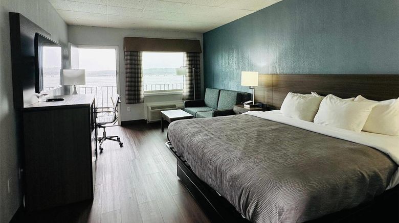 <b>Quality Inn Room</b>. Images powered by <a href="https://iceportal.shijigroup.com/" title="IcePortal" target="_blank">IcePortal</a>.