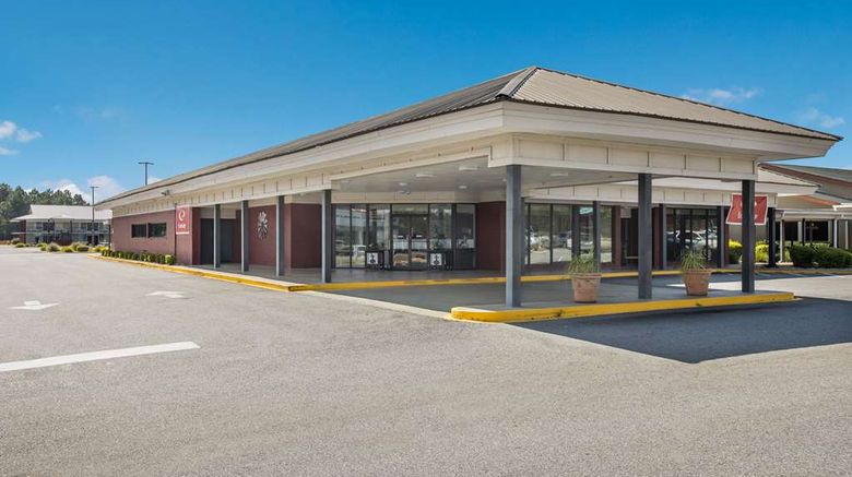 <b>Suburban Studios Exterior</b>. Images powered by <a href="https://iceportal.shijigroup.com/" title="IcePortal" target="_blank">IcePortal</a>.