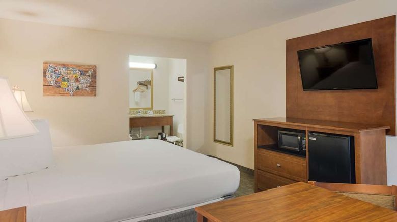 <b>Suburban Studios Room</b>. Images powered by <a href="https://iceportal.shijigroup.com/" title="IcePortal" target="_blank">IcePortal</a>.