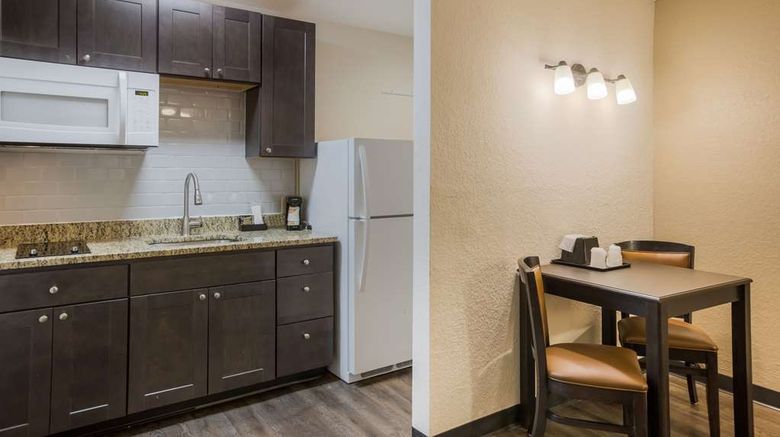 <b>Suburban Studios Suite</b>. Images powered by <a href="https://iceportal.shijigroup.com/" title="IcePortal" target="_blank">IcePortal</a>.