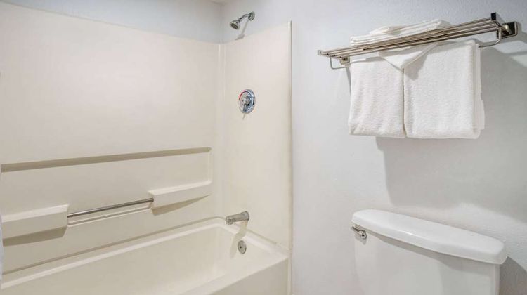 Travelodge by Wyndham Appleton Room