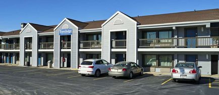 Travelodge by Wyndham Appleton Exterior