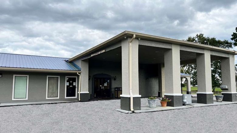 <b>Days Inn by Wyndham DeFuniak Springs Exterior</b>. Images powered by <a href="https://iceportal.shijigroup.com/" title="IcePortal" target="_blank">IcePortal</a>.