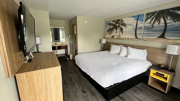 Days Inn by Wyndham DeFuniak Springs Room