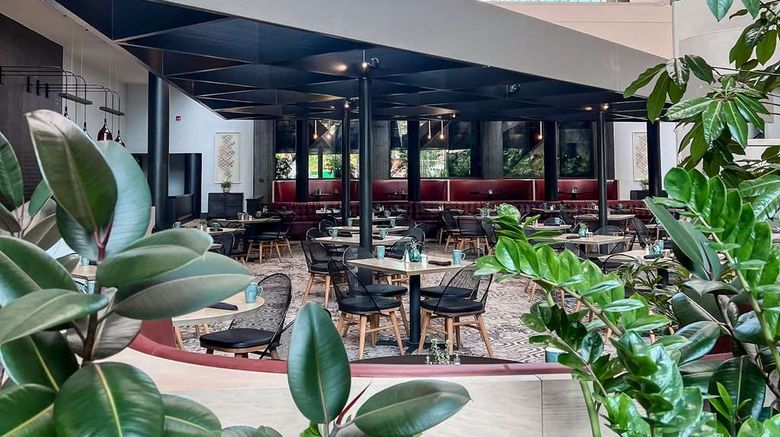 <b>Hyatt Regency Houston West Restaurant</b>. Images powered by <a href="https://iceportal.shijigroup.com/" title="IcePortal" target="_blank">IcePortal</a>.