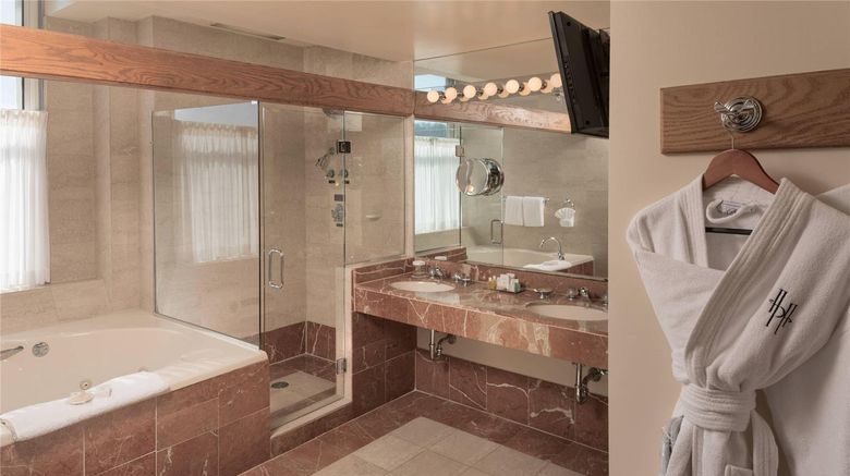 <b>Haywood Park Hotel, Ascend Collection Suite</b>. Images powered by <a href="https://iceportal.shijigroup.com/" title="IcePortal" target="_blank">IcePortal</a>.