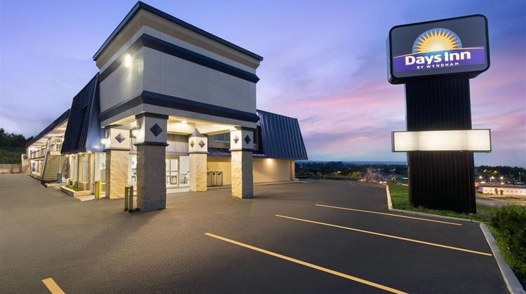 Days Inn by Wyndham Harrisonburg Exterior