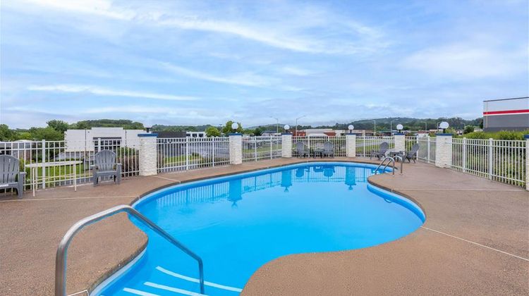 Days Inn by Wyndham Harrisonburg Pool