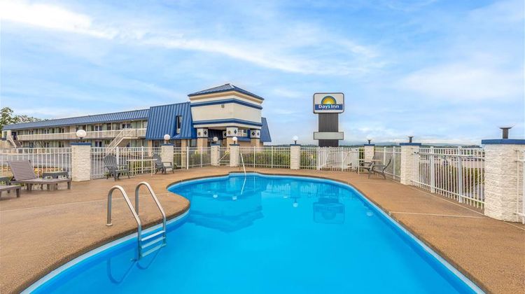 Days Inn by Wyndham Harrisonburg Pool