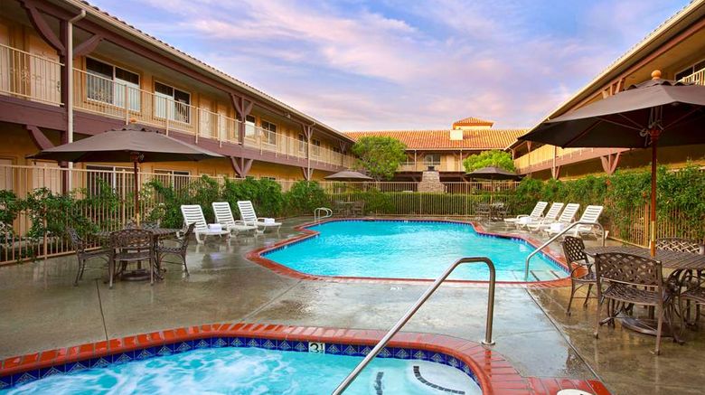 <b>Best Western Corona Hotel & Suites Pool</b>. Images powered by <a href="https://iceportal.shijigroup.com/" title="IcePortal" target="_blank">IcePortal</a>.