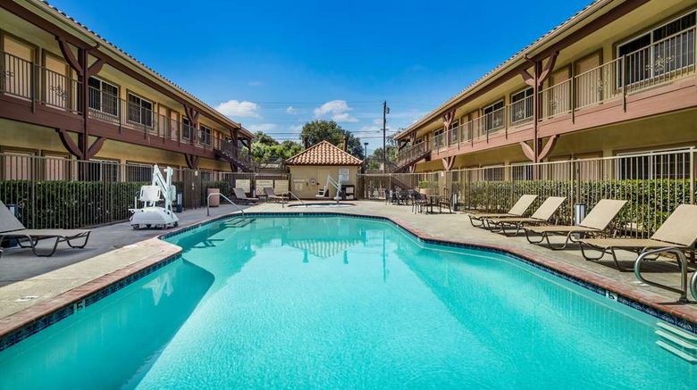 <b>Best Western Corona Hotel & Suites Pool</b>. Images powered by <a href="https://iceportal.shijigroup.com/" title="IcePortal" target="_blank">IcePortal</a>.