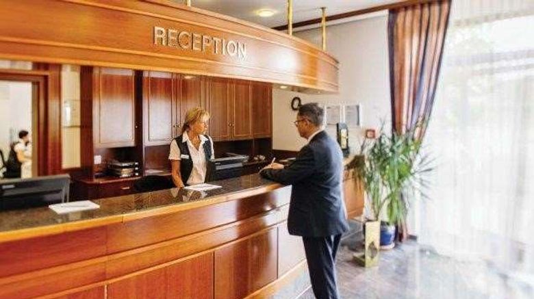 <b>Hotel Columbus Seligenstadt Lobby</b>. Images powered by <a href="https://iceportal.shijigroup.com/" title="IcePortal" target="_blank">IcePortal</a>.
