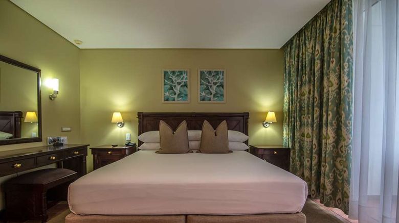 <b>Cardoso Hotel Room</b>. Images powered by <a href="https://iceportal.shijigroup.com/" title="IcePortal" target="_blank">IcePortal</a>.