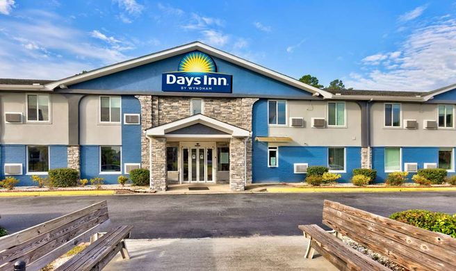 Days Inn by Wyndham Savannah I-95 Exterior