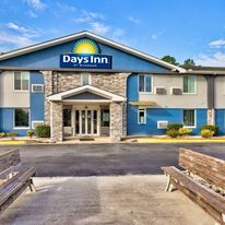 Days Inn by Wyndham Savannah I-95