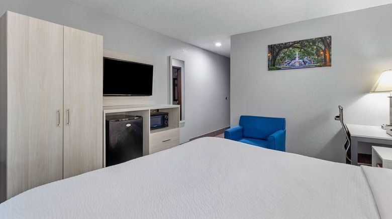<b>Days Inn by Wyndham Savannah I-95 Room</b>. Images powered by <a href="https://iceportal.shijigroup.com/" title="IcePortal" target="_blank">IcePortal</a>.