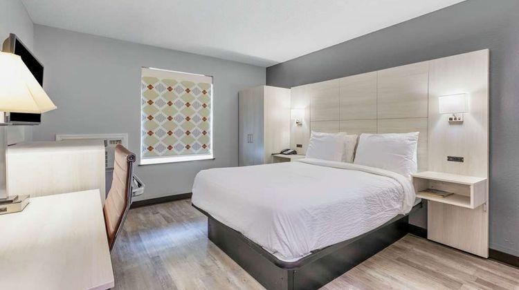 Days Inn by Wyndham Savannah I-95 Room