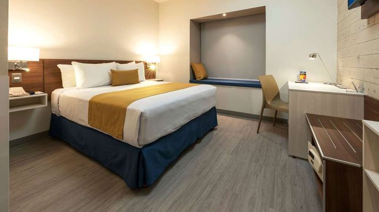 Microtel Inn & Suites Guadalajara Sur Room