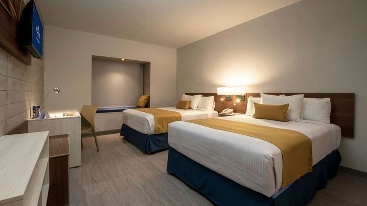 Microtel Inn & Suites Guadalajara Sur Room