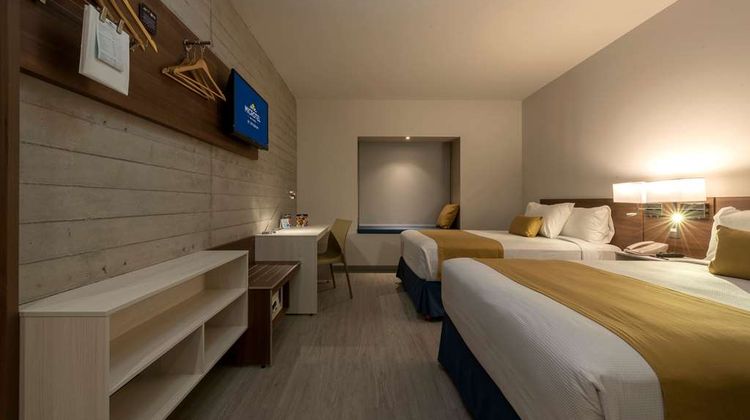 Microtel Inn & Suites Guadalajara Sur Room