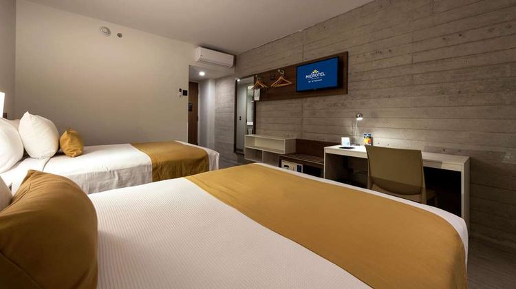 Microtel Inn & Suites Guadalajara Sur Room