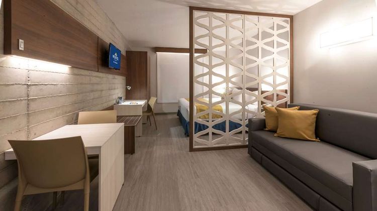 Microtel Inn & Suites Guadalajara Sur Room