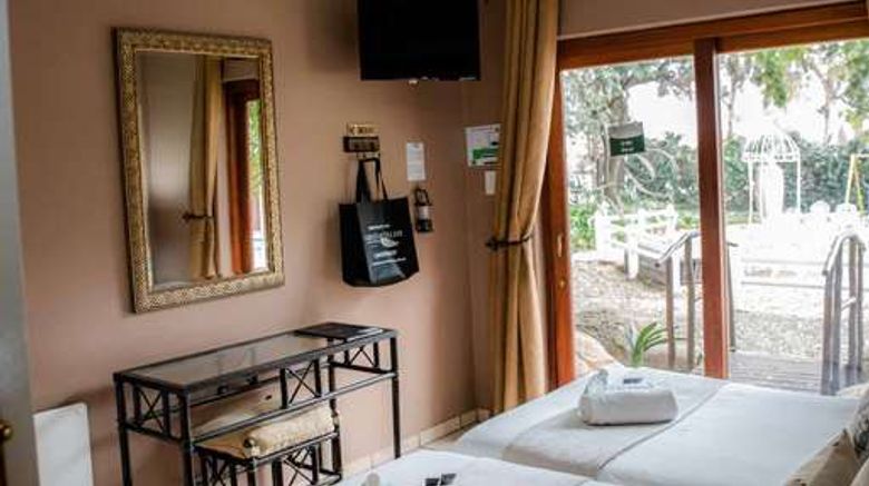 <b>Greenfields Guest House Room</b>. Images powered by <a href="https://iceportal.shijigroup.com/" title="IcePortal" target="_blank">IcePortal</a>.
