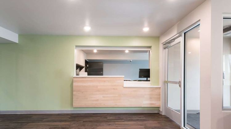 WoodSpring Suites Philadelphia Northeast Lobby