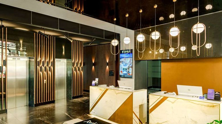 <b>Radisson Blu Aurum Hotel Brasov Lobby</b>. Images powered by <a href="https://iceportal.shijigroup.com/" title="IcePortal" target="_blank">IcePortal</a>.