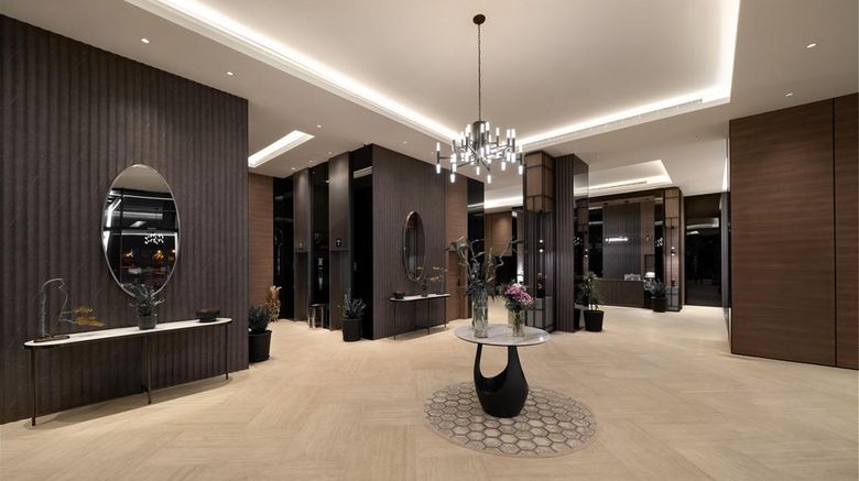 <b>Radisson Blu Hotel, Riyadh Al Sahafa Lobby</b>. Images powered by <a href="https://iceportal.shijigroup.com/" title="IcePortal" target="_blank">IcePortal</a>.