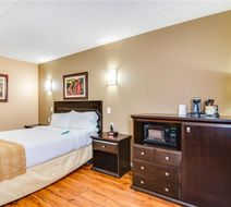 Quality Hotel & Conference Cntr Sawridge Room
