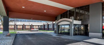 Suburban Studios Lafayette Exterior