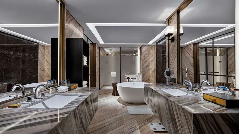 <b>DoubleTree by Hilton Baoding Room</b>. Images powered by <a href="https://iceportal.shijigroup.com/" title="IcePortal" target="_blank">IcePortal</a>.