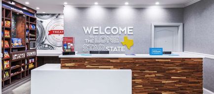 Hampton Inn & Suites Dallas I-30 Lobby