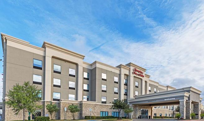 Hampton Inn & Suites Dallas I-30 Exterior