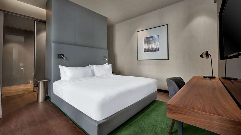 <b>Hilton Porto Gaia Room</b>. Images powered by <a href="https://iceportal.shijigroup.com/" title="IcePortal" target="_blank">IcePortal</a>.