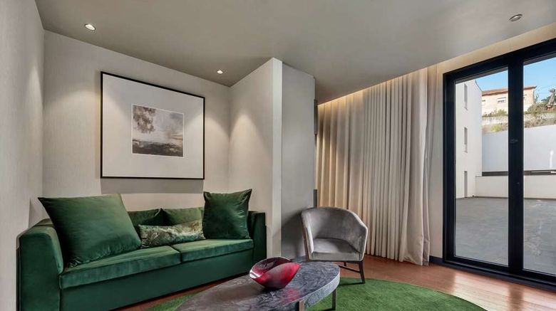 <b>Hilton Porto Gaia Room</b>. Images powered by <a href="https://iceportal.shijigroup.com/" title="IcePortal" target="_blank">IcePortal</a>.