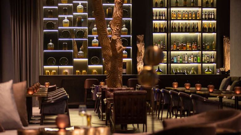 <b>Hilton Porto Gaia Restaurant</b>. Images powered by <a href="https://iceportal.shijigroup.com/" title="IcePortal" target="_blank">IcePortal</a>.