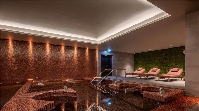 <b>Hilton Porto Gaia Recreation</b>. Images powered by <a href="https://iceportal.shijigroup.com/" title="IcePortal" target="_blank">IcePortal</a>.