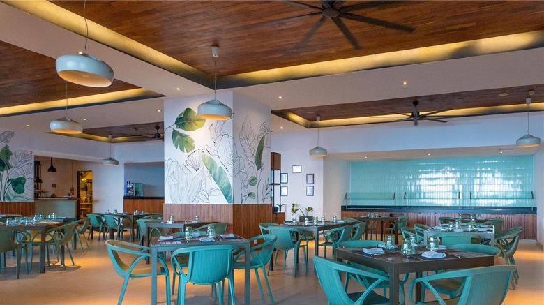 <b>Hilton Vallarta Riviera All-Inclusive Resort Restaurant</b>. Images powered by <a href="https://iceportal.shijigroup.com/" title="IcePortal" target="_blank">IcePortal</a>.