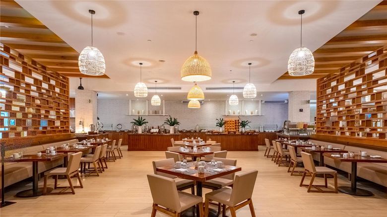 <b>Hilton Vallarta Riviera All-Inclusive Resort Restaurant</b>. Images powered by <a href="https://iceportal.shijigroup.com/" title="IcePortal" target="_blank">IcePortal</a>.