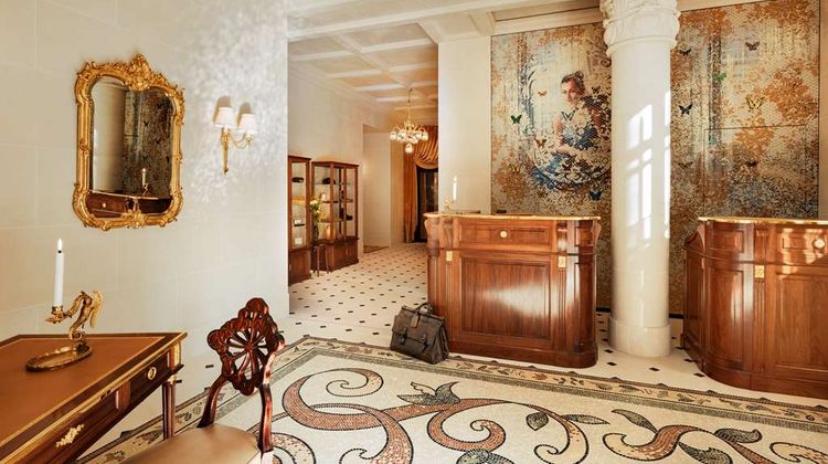 Hotel Madame Reve Lobby