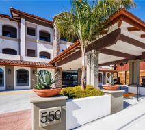 La Quinta Inn & Suites by Wyndham Exterior