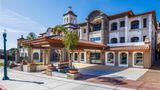 La Quinta Inn & Suites by Wyndham Exterior