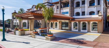 La Quinta Inn & Suites by Wyndham Exterior