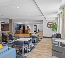 La Quinta Inn & Suites by Wyndham Lobby