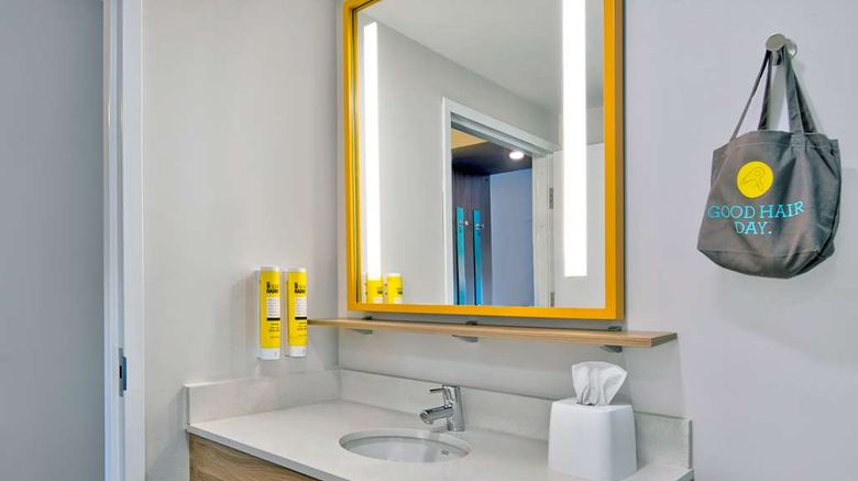<b>Tru by Hilton Ashburn One Loudoun Room</b>. Images powered by <a href="https://iceportal.shijigroup.com/" title="IcePortal" target="_blank">IcePortal</a>.