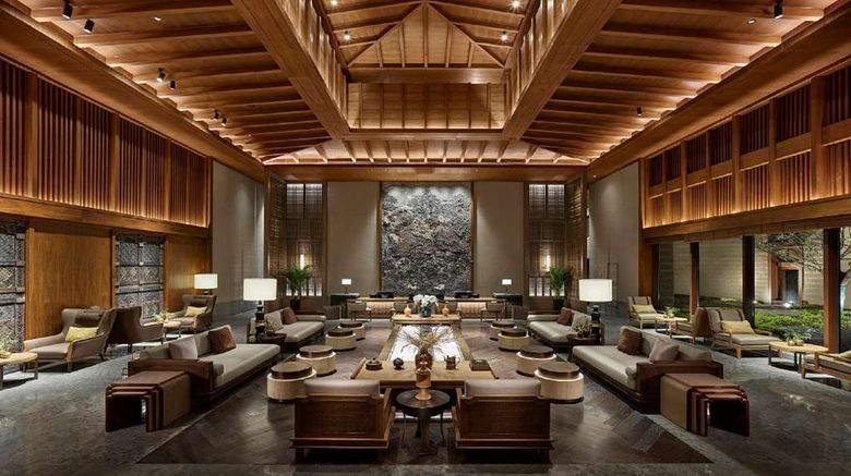 <b>Conrad Jiuzhaigou Lobby</b>. Images powered by <a href="https://iceportal.shijigroup.com/" title="IcePortal" target="_blank">IcePortal</a>.