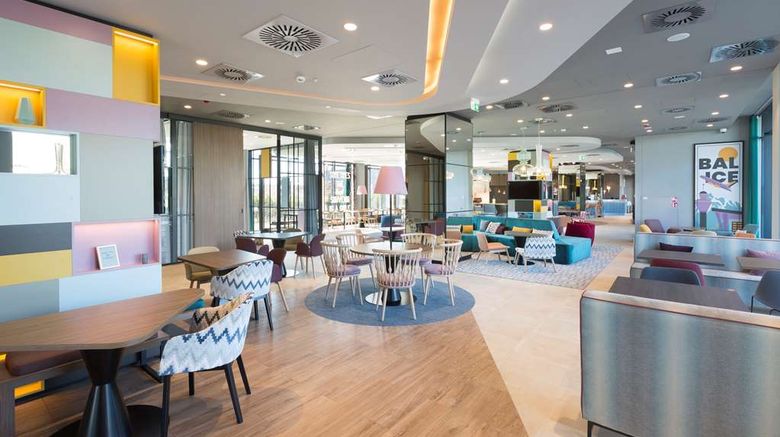 <b>Hampton by Hilton Krakow Airport Lobby</b>. Images powered by <a href="https://iceportal.shijigroup.com/" title="IcePortal" target="_blank">IcePortal</a>.