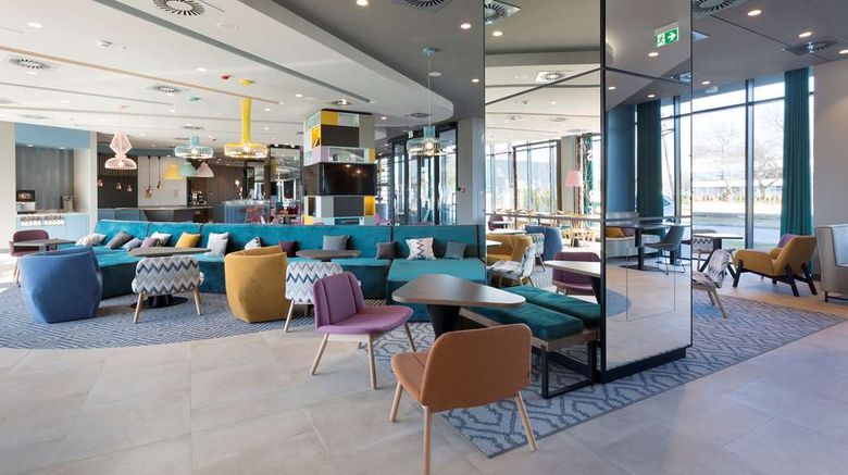<b>Hampton by Hilton Krakow Airport Lobby</b>. Images powered by <a href="https://iceportal.shijigroup.com/" title="IcePortal" target="_blank">IcePortal</a>.